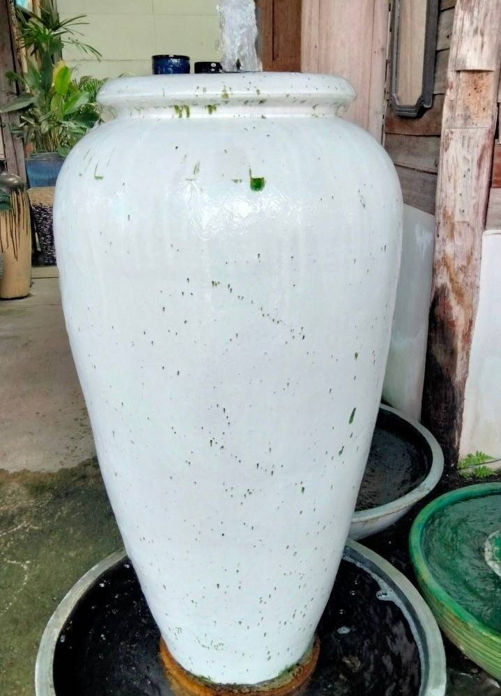 Overflowing water jar, white tone