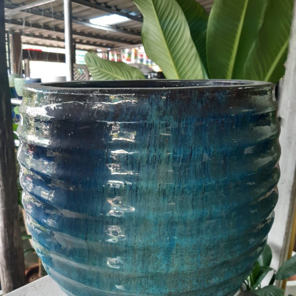 Wave-patterned ceramic planter