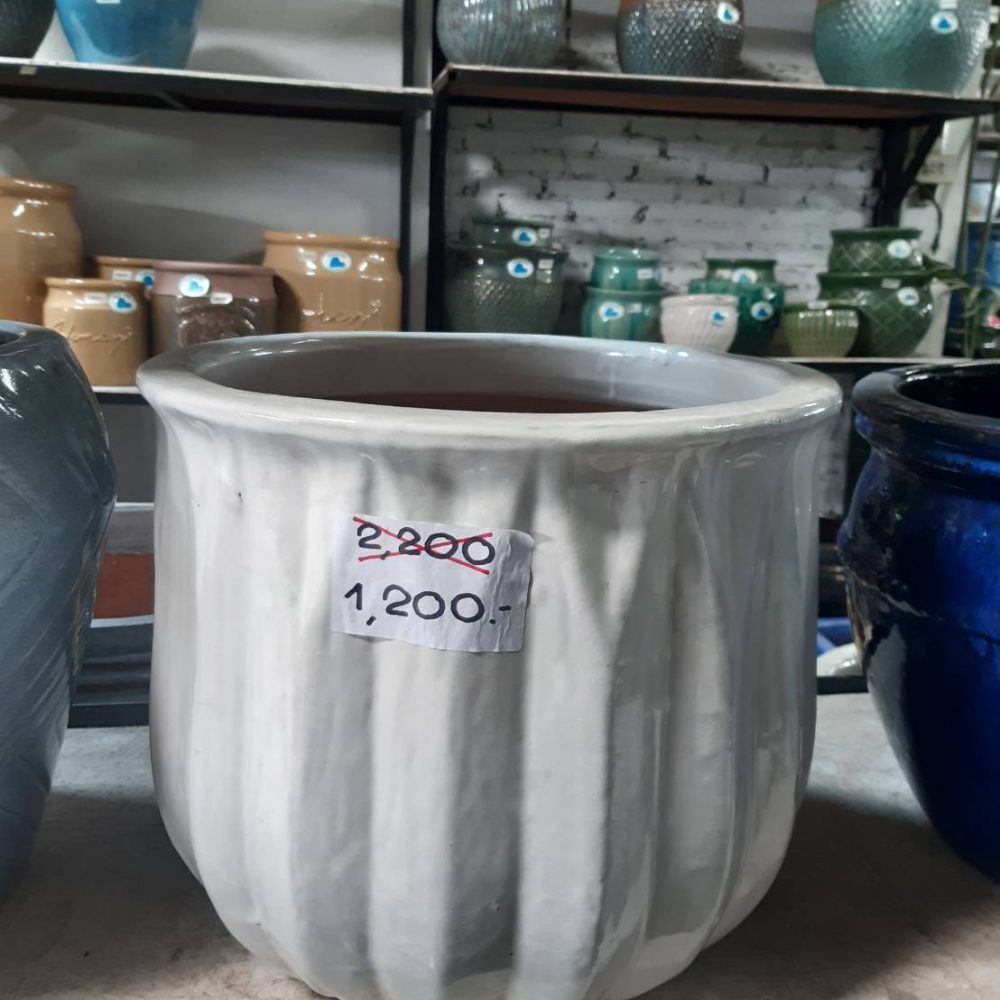 Ceramic planter with side slits